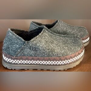 UGG
REFELT TASMAN
SIZE 6